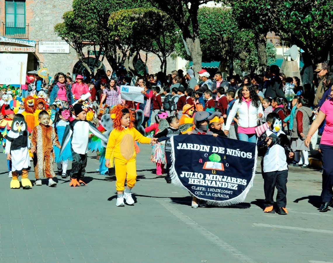 Participan 36 instituciones de nivel preescolar en el desfile conmemorativo  a la primavera.